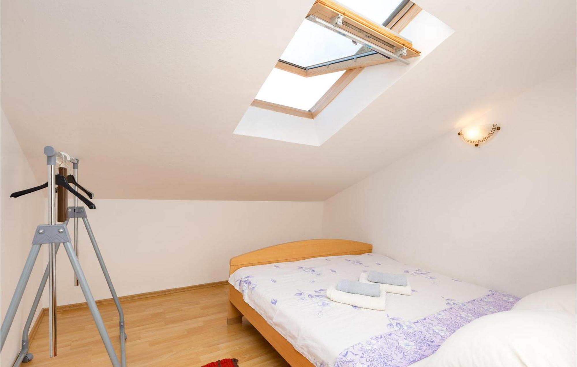2 Bedroom Beautiful Apartment In Rasopasno Esterno foto