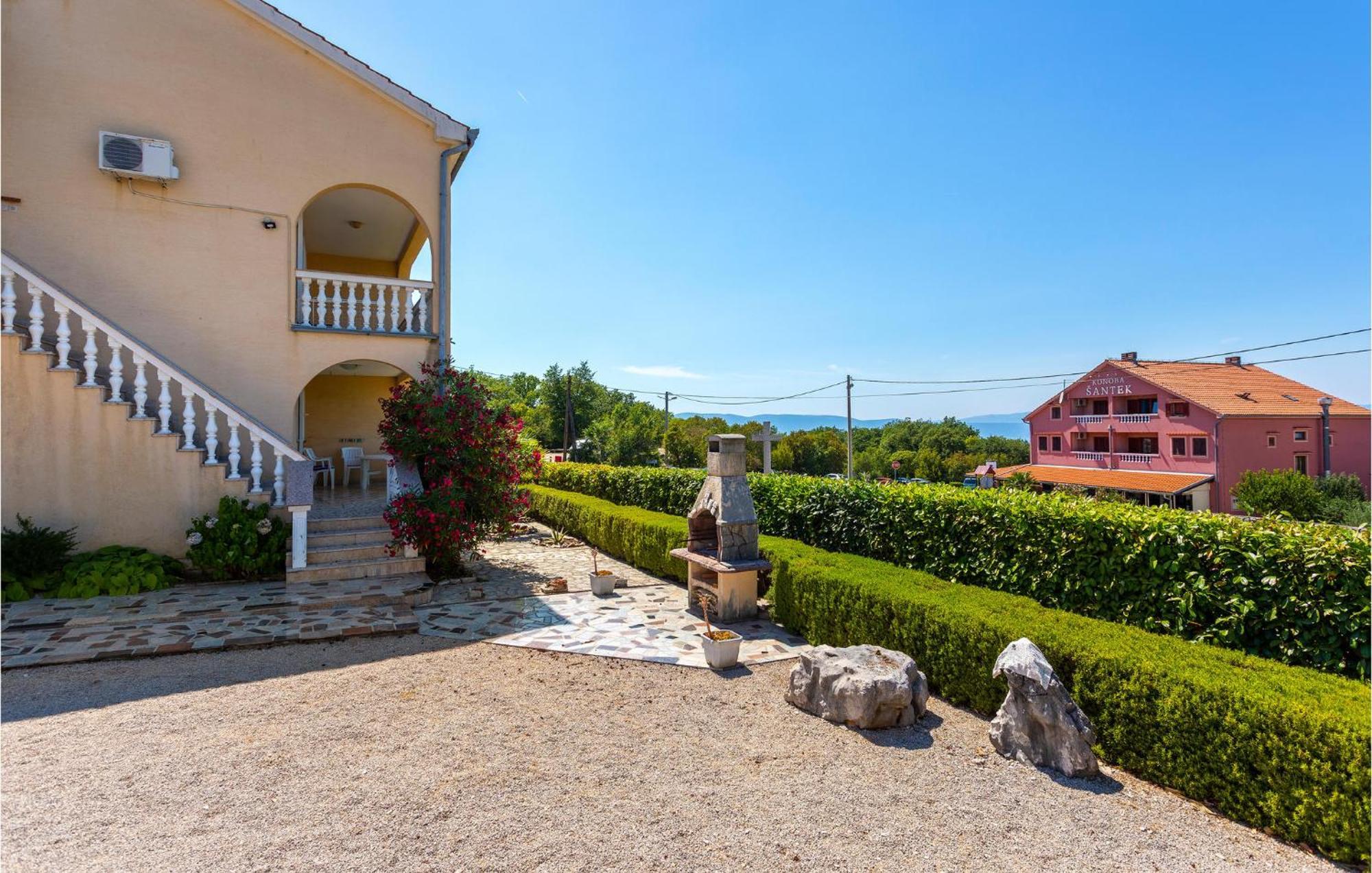 2 Bedroom Beautiful Apartment In Rasopasno Esterno foto