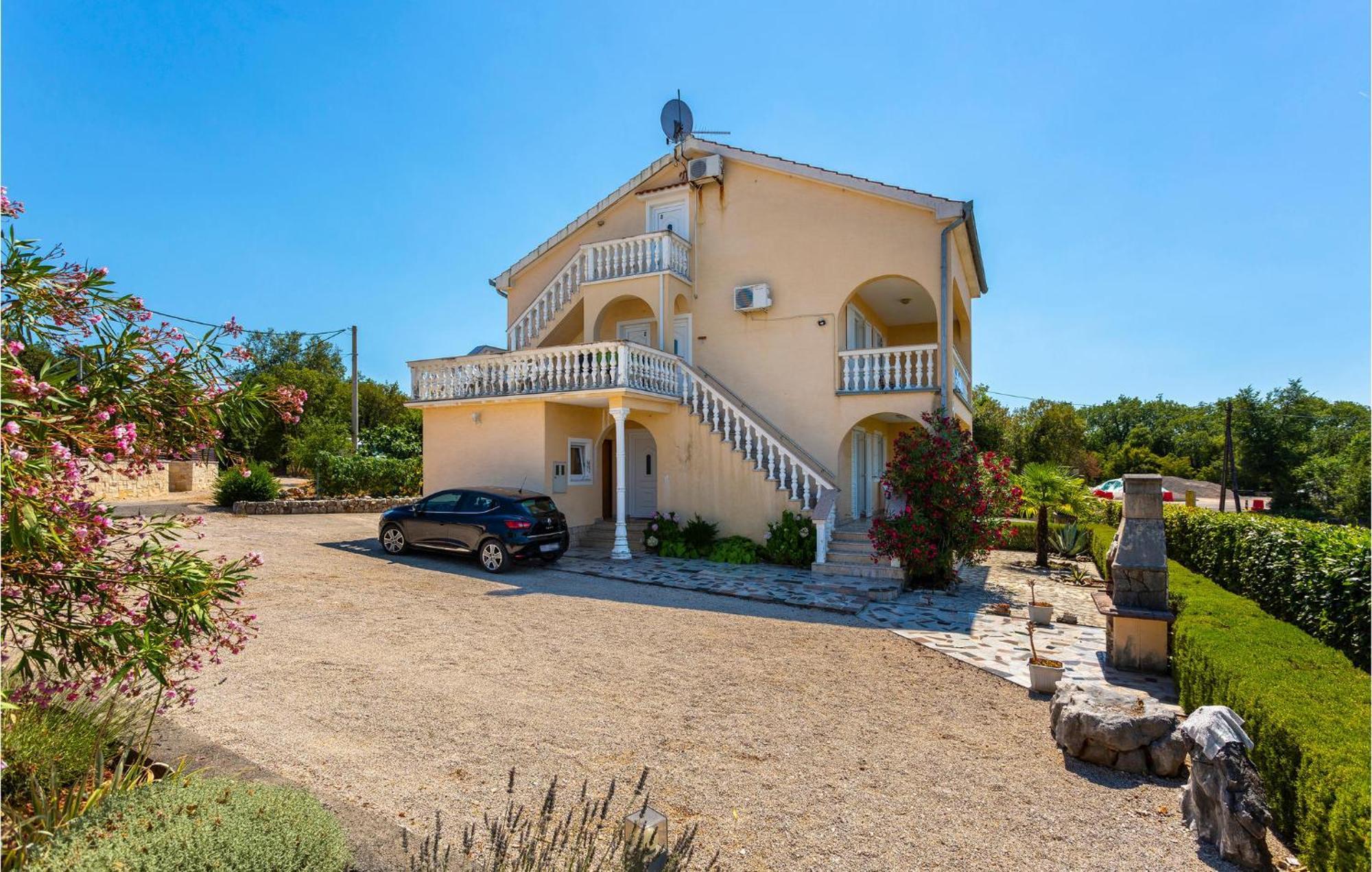 2 Bedroom Beautiful Apartment In Rasopasno Esterno foto