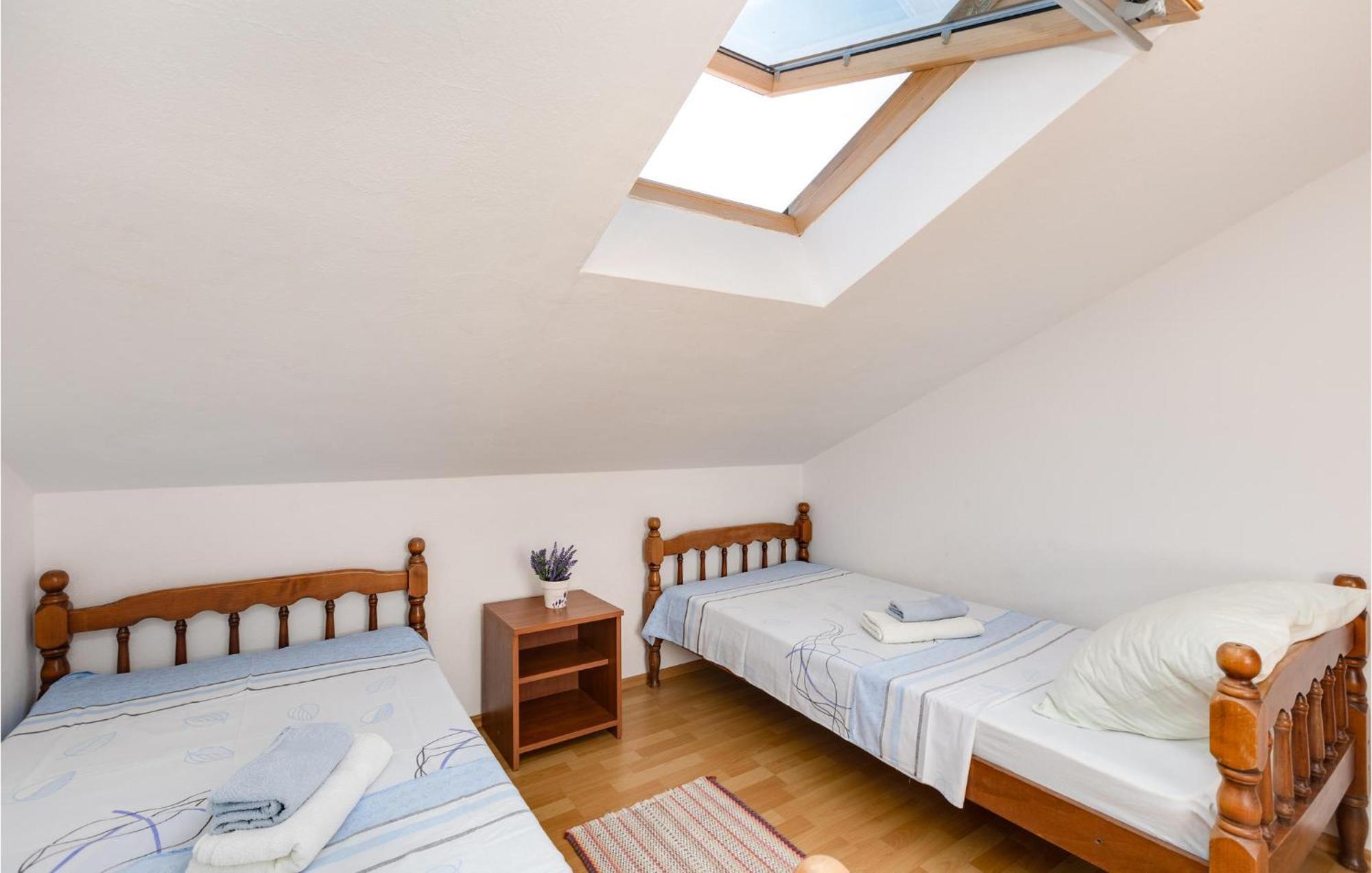2 Bedroom Beautiful Apartment In Rasopasno Esterno foto