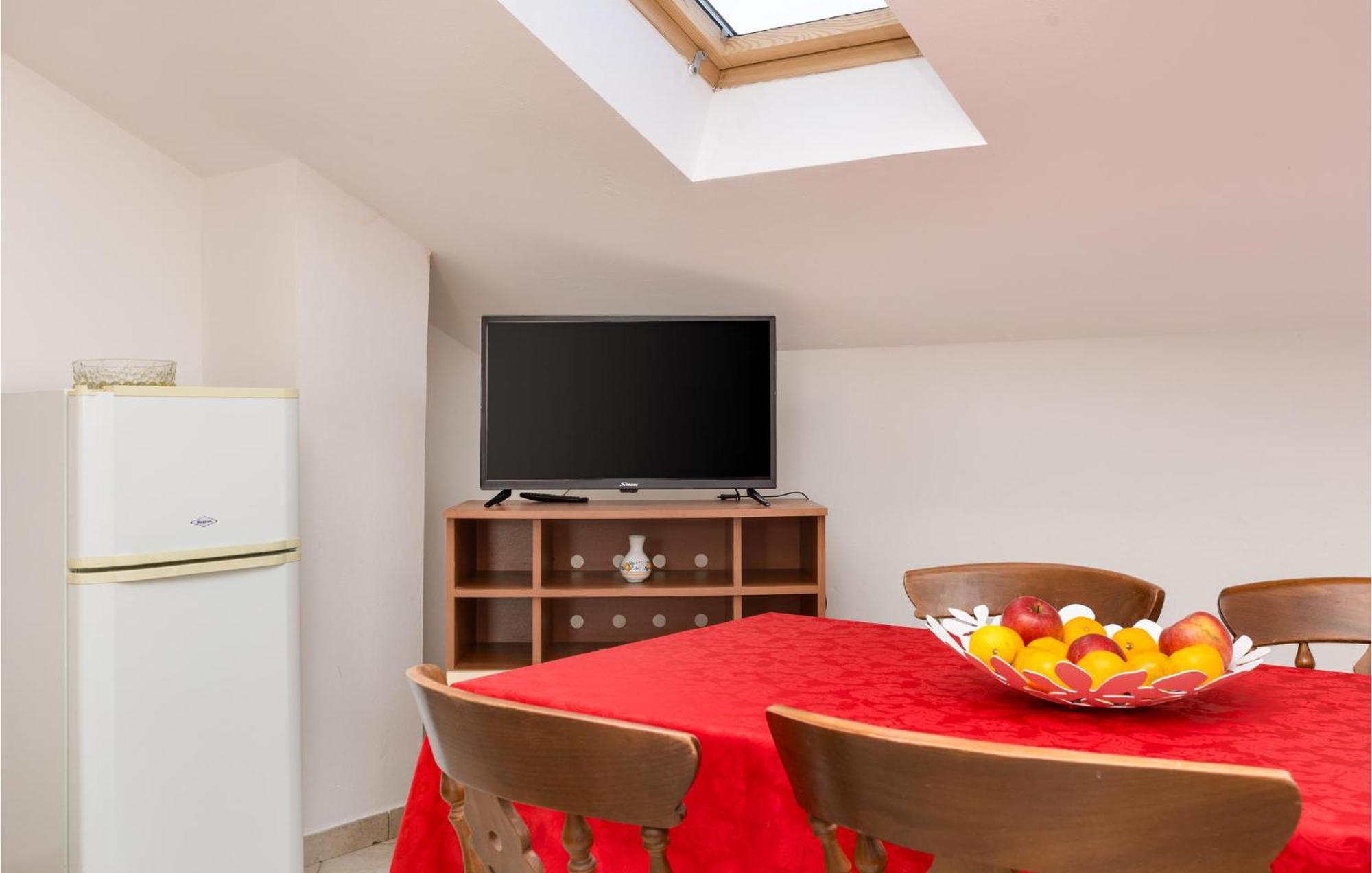 2 Bedroom Beautiful Apartment In Rasopasno Esterno foto