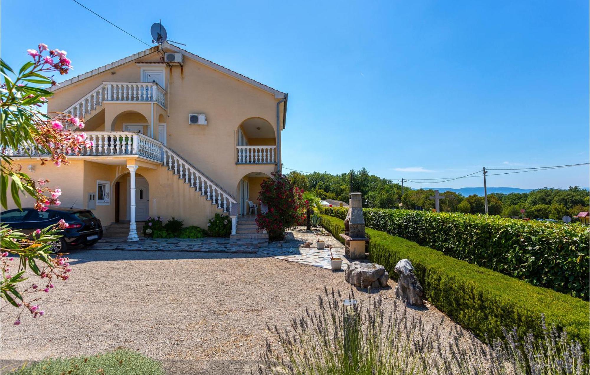 2 Bedroom Beautiful Apartment In Rasopasno Esterno foto