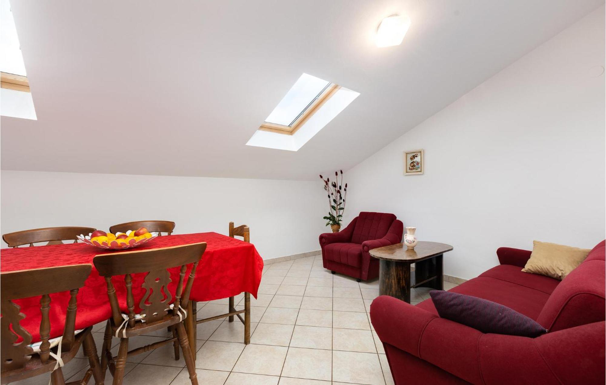 2 Bedroom Beautiful Apartment In Rasopasno Esterno foto